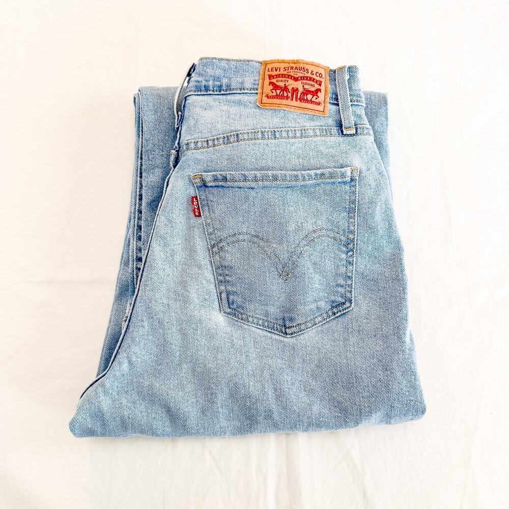 Levi's High-Rise Wide Leg Light Wash Ripped Zip Fly Denim jeans Size 27